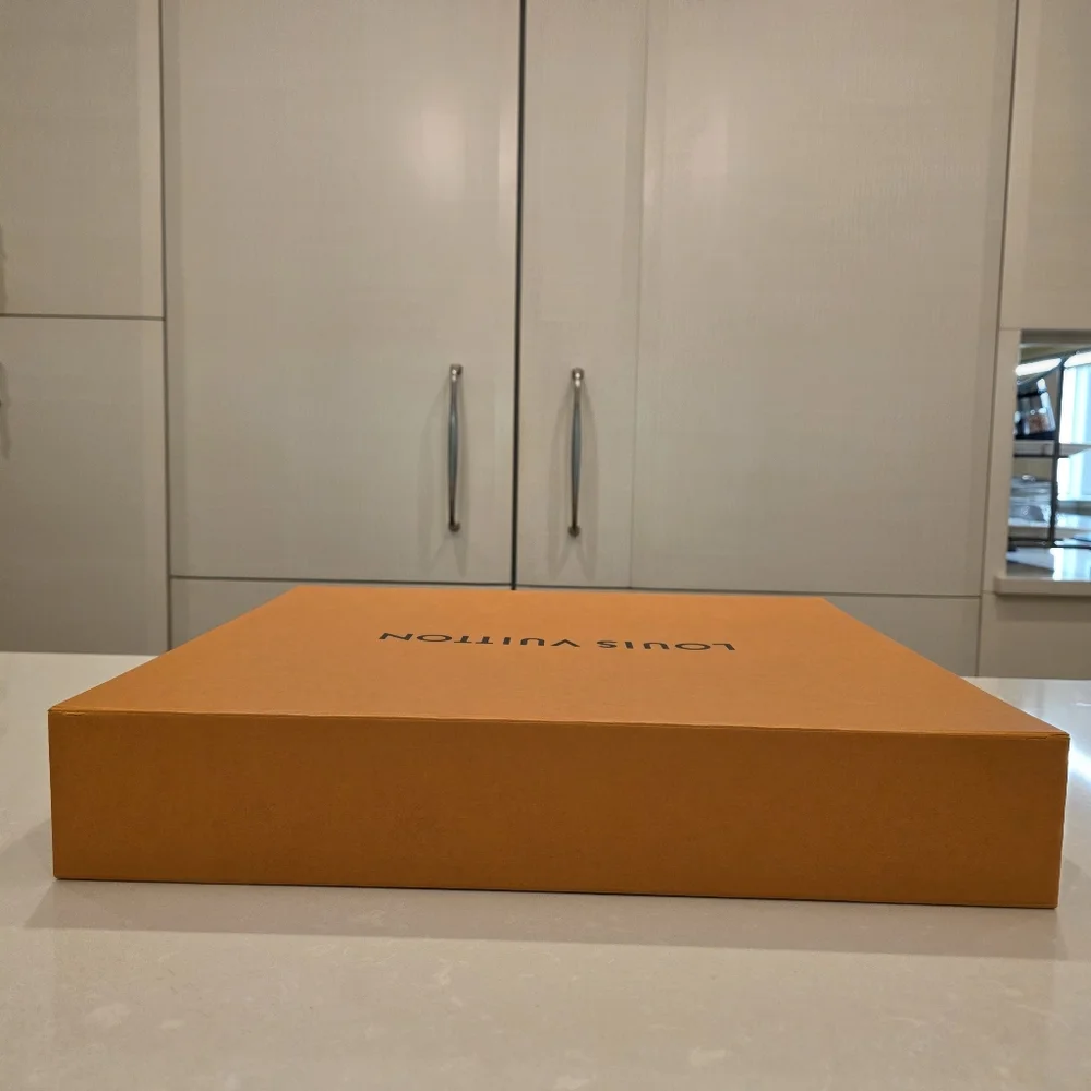 🔥Louis Vuitton Signature  Large Magnectic Closure Orange Packaging - Picture 5 of 14